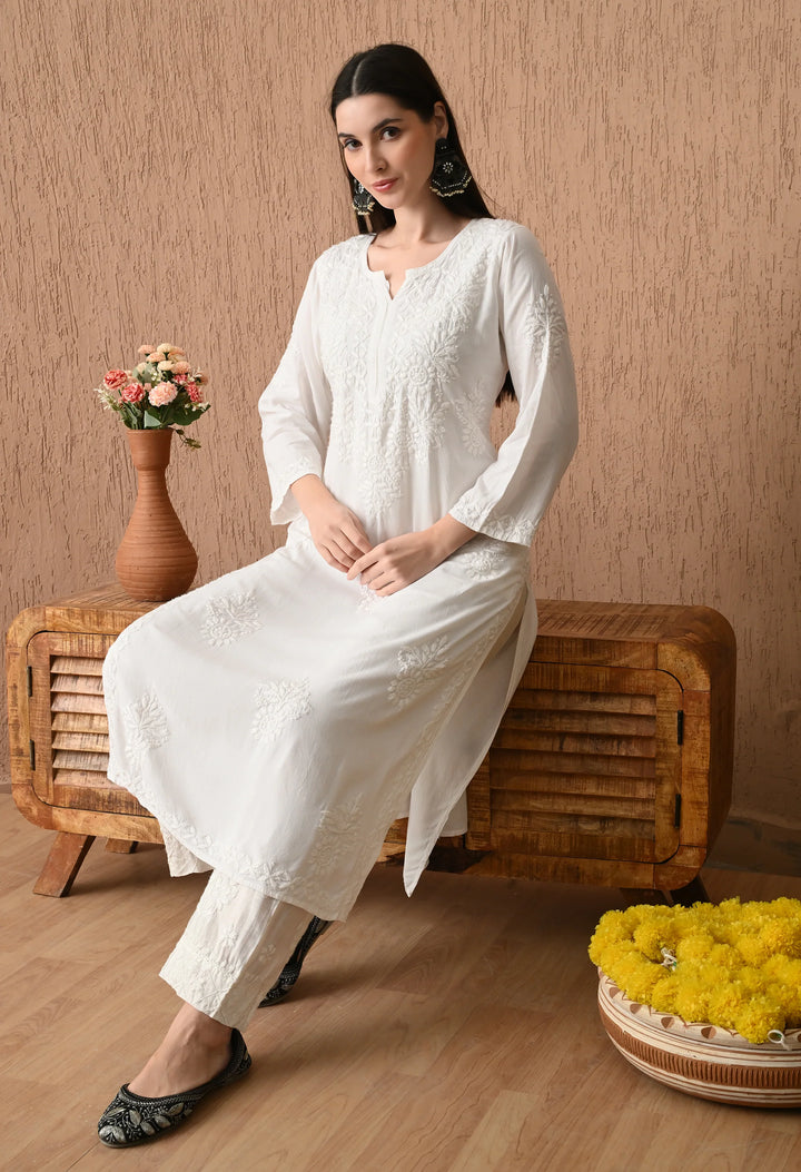 Hasti Rayon Ombre Shade Chikankari Women's Straight Kurta - White