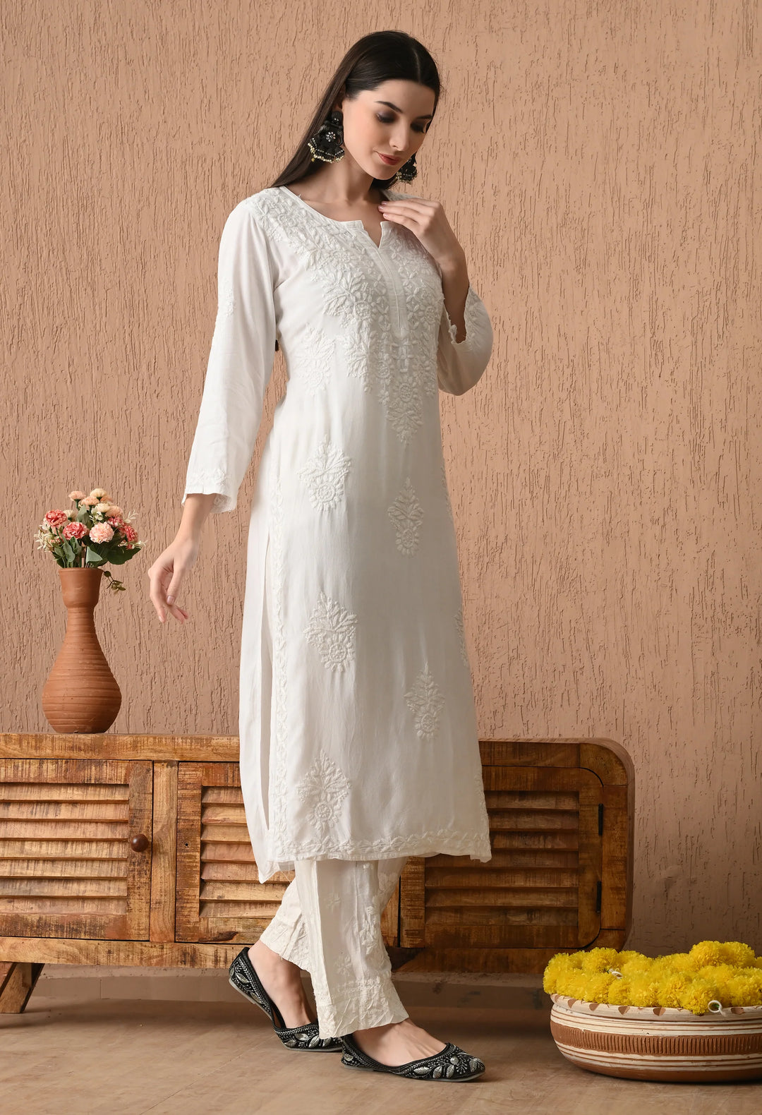 Hasti Rayon Ombre Shade Chikankari Women's Straight Kurta - White